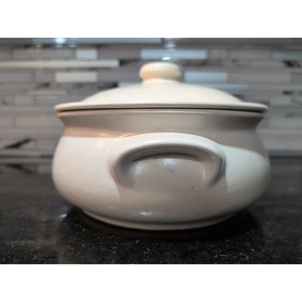 EUC PFALTZGRAFF YORKTOWNE BLUE 2QT ROUND CASSEROLE COVERED SERVING BOWL WITH LID